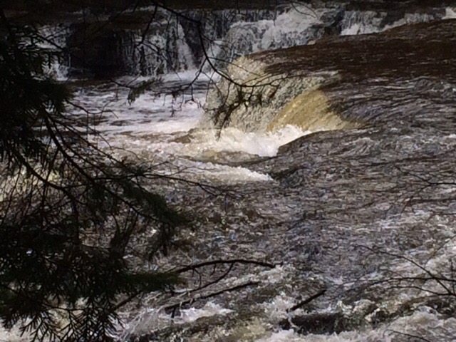 Tahq Falls