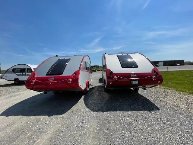 Sc@rlett and Bell@ Side by Side